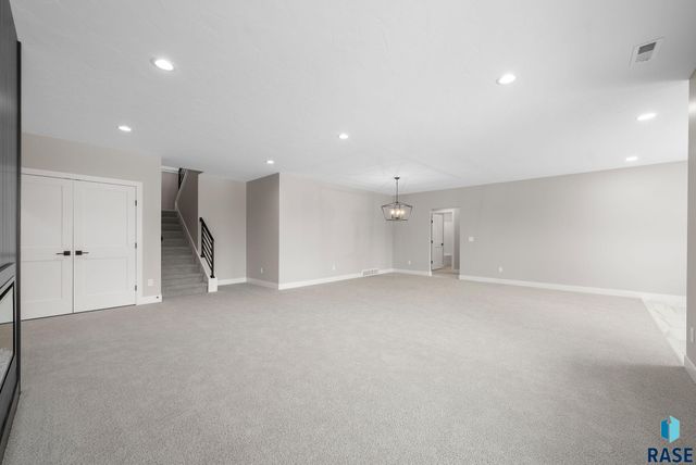 8312 E Wicker Ct Court, Sioux Falls, SD 57110