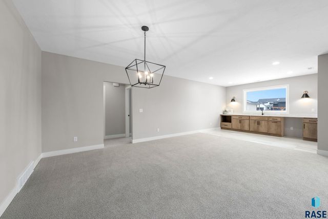 8312 E Wicker Ct Court, Sioux Falls, SD 57110