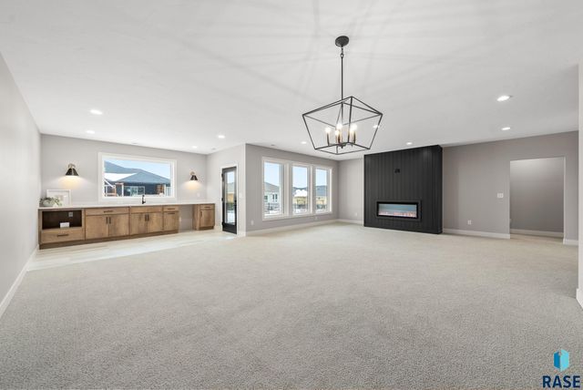 8312 E Wicker Ct Court, Sioux Falls, SD 57110