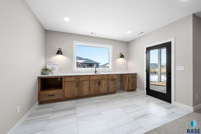 8312 E Wicker Ct Court, Sioux Falls, SD 57110