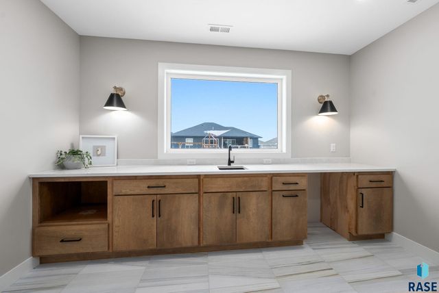 8312 E Wicker Ct Court, Sioux Falls, SD 57110