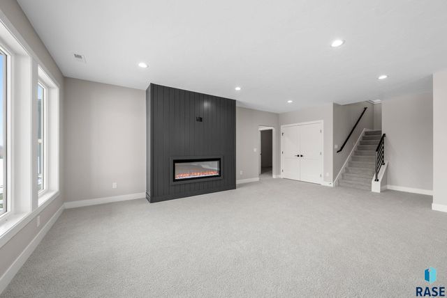 8312 E Wicker Ct Court, Sioux Falls, SD 57110