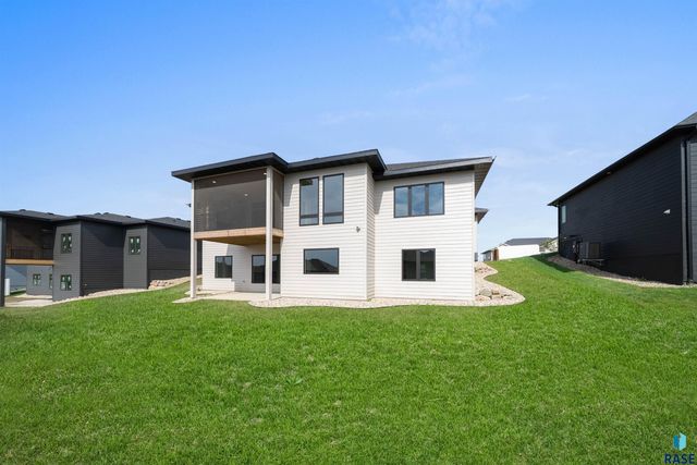 8312 E Wicker Ct Court, Sioux Falls, SD 57110