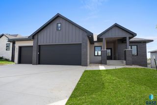 8312 E Wicker Ct Court, Sioux Falls, SD 57110