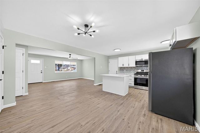 1585 Pepperhill Drive, Florissant, MO 63033