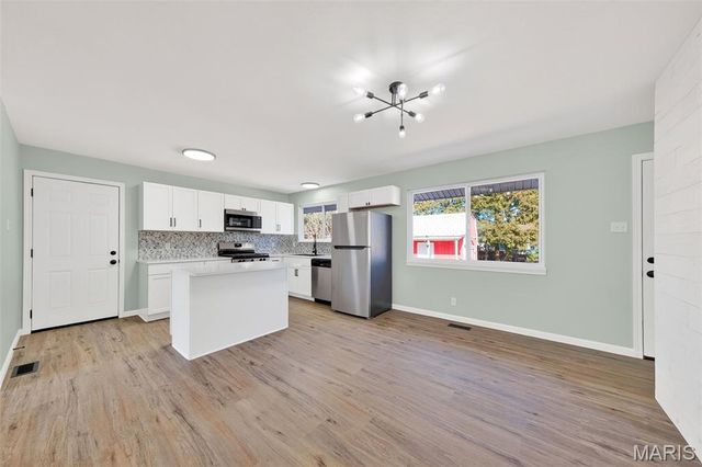 1585 Pepperhill Drive, Florissant, MO 63033