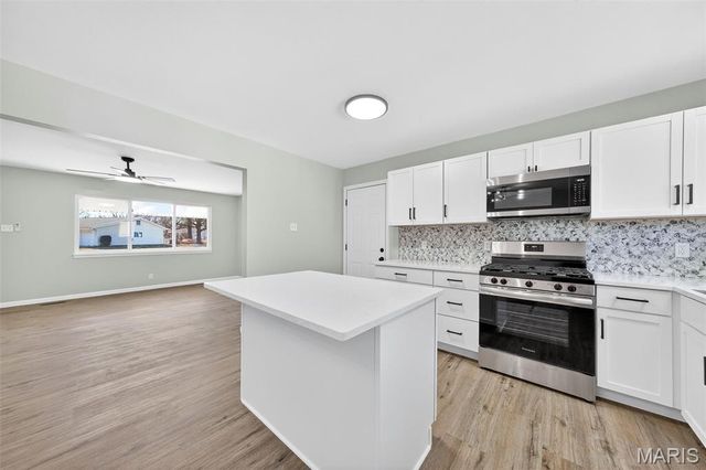 1585 Pepperhill Drive, Florissant, MO 63033