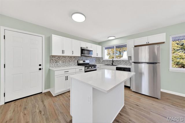 1585 Pepperhill Drive, Florissant, MO 63033