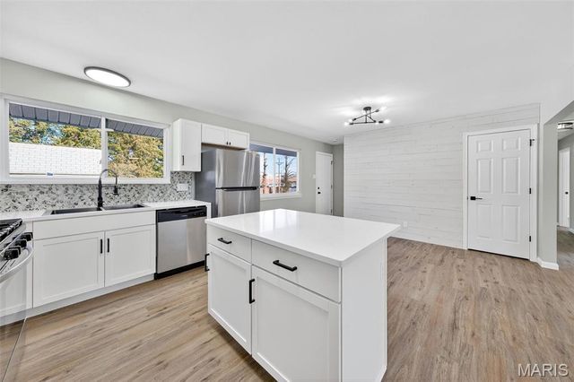 1585 Pepperhill Drive, Florissant, MO 63033