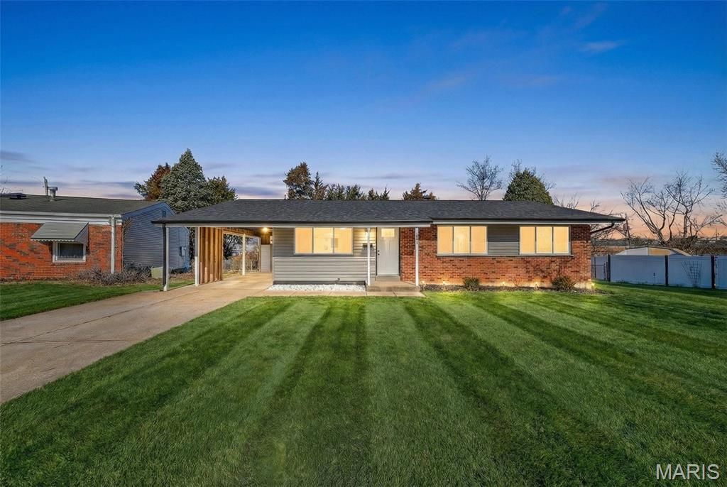 1585 Pepperhill Drive, Florissant, MO 63033