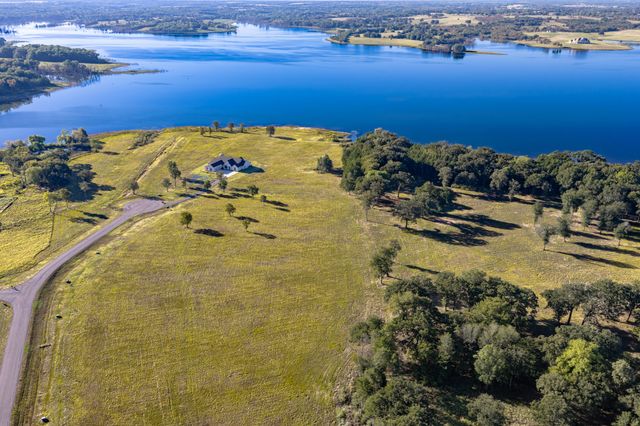 360 Lakewood Lane, Honey Grove, TX 75446