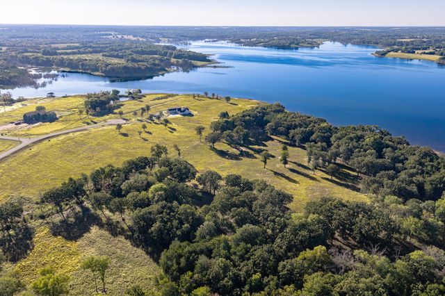 360 Lakewood Lane, Honey Grove, TX 75446