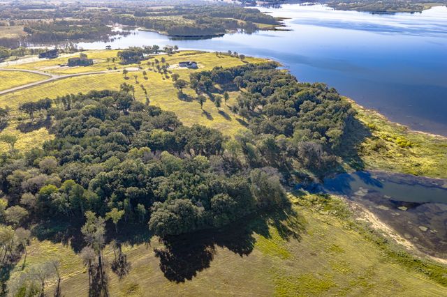 360 Lakewood Lane, Honey Grove, TX 75446