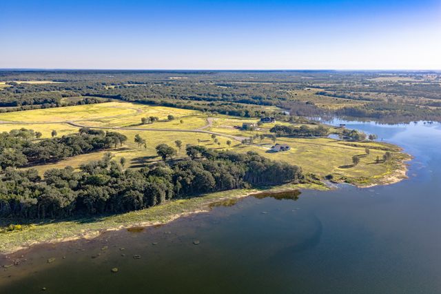 360 Lakewood Lane, Honey Grove, TX 75446