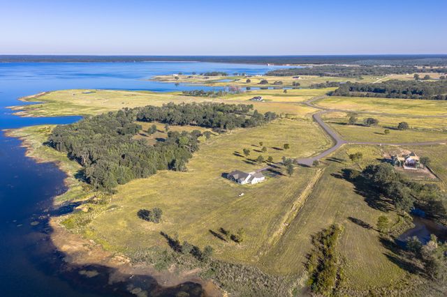 360 Lakewood Lane, Honey Grove, TX 75446