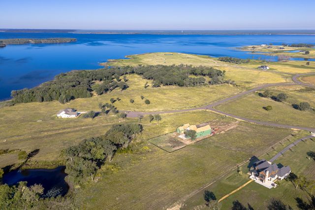 360 Lakewood Lane, Honey Grove, TX 75446