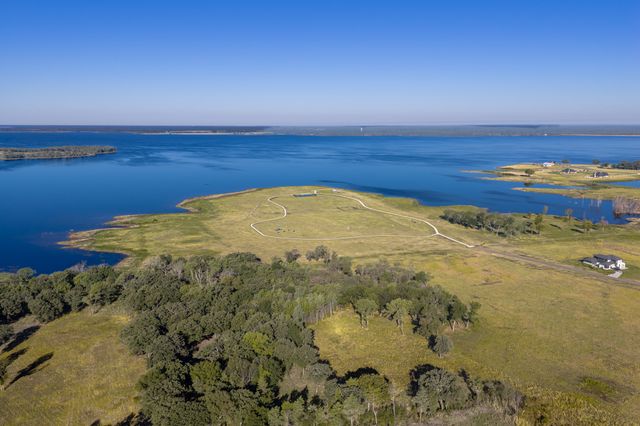 360 Lakewood Lane, Honey Grove, TX 75446