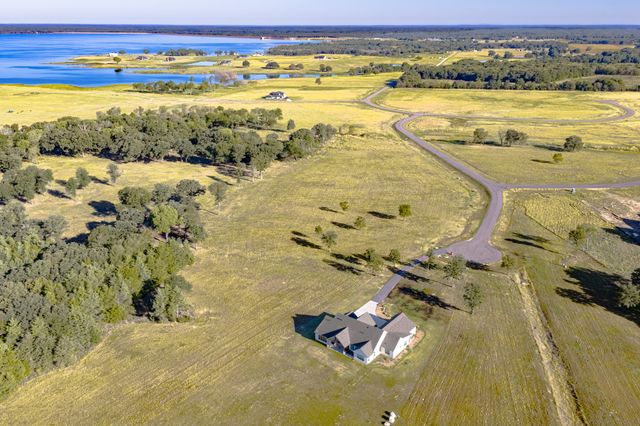 360 Lakewood Lane, Honey Grove, TX 75446