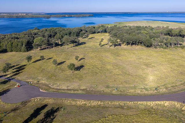 360 Lakewood Lane, Honey Grove, TX 75446