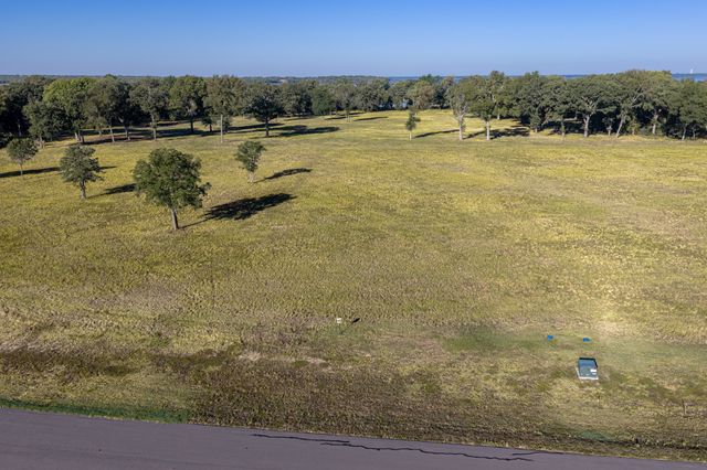 360 Lakewood Lane, Honey Grove, TX 75446