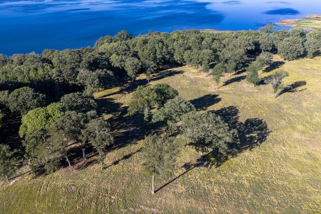 360 Lakewood Lane, Honey Grove, TX 75446