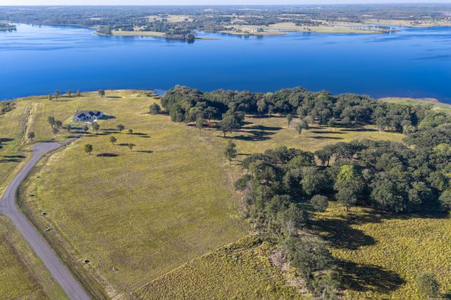 360 Lakewood Lane, Honey Grove, TX 75446
