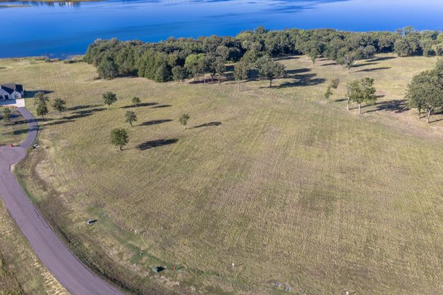 360 Lakewood Lane, Honey Grove, TX 75446