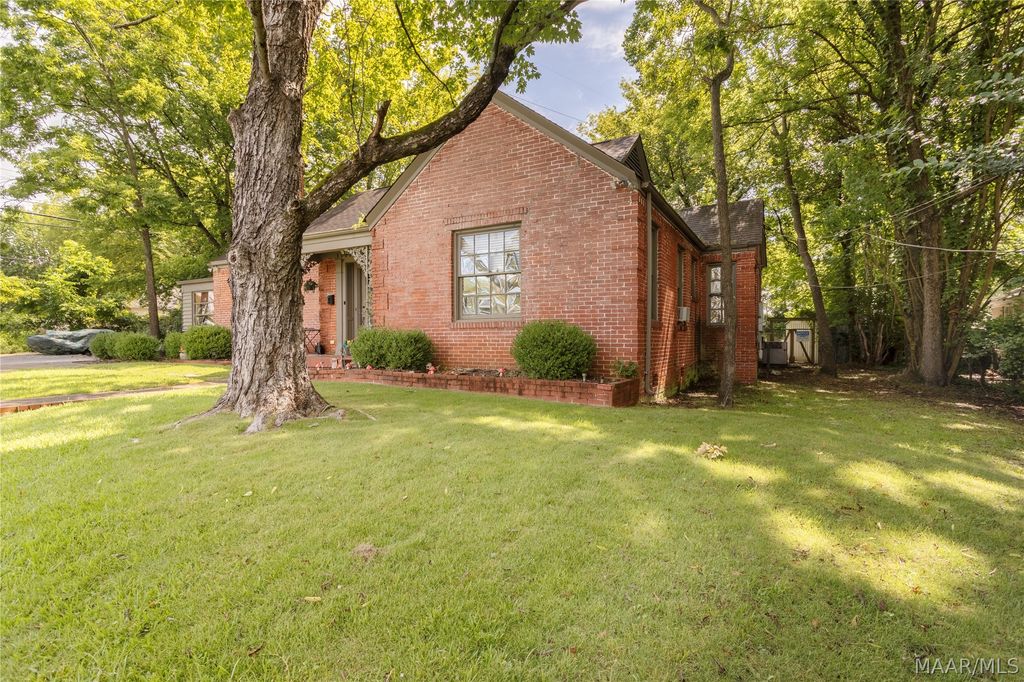 2105 College Street, Montgomery, AL 36106