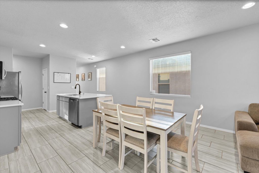 Image 10 of property listing at 4863 Longs Peak Road NE, Rio Rancho, NM 87144