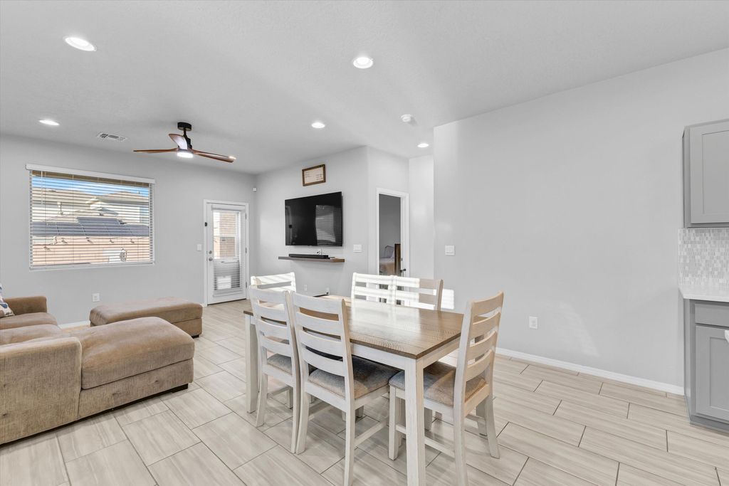 Image 11 of property listing at 4863 Longs Peak Road NE, Rio Rancho, NM 87144