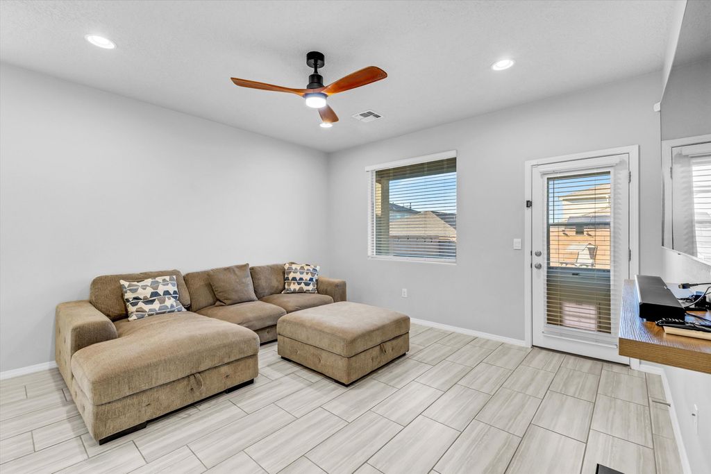 Image 12 of property listing at 4863 Longs Peak Road NE, Rio Rancho, NM 87144