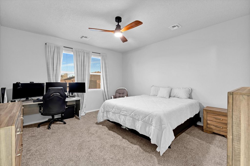 Image 14 of property listing at 4863 Longs Peak Road NE, Rio Rancho, NM 87144