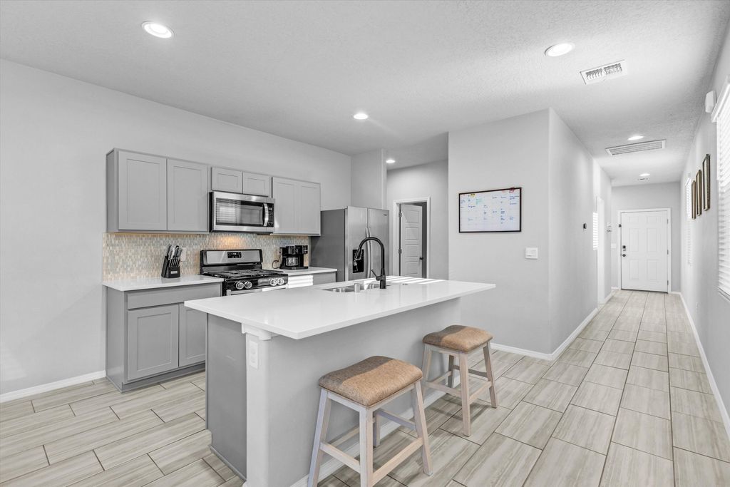 Image 6 of property listing at 4863 Longs Peak Road NE, Rio Rancho, NM 87144