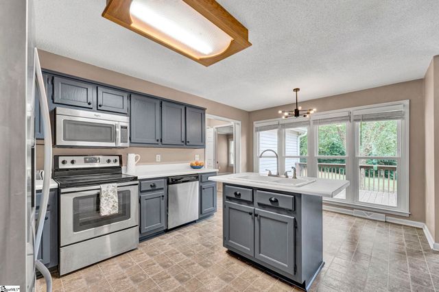 17 Arbordale Lane, Simpsonville, SC 29680