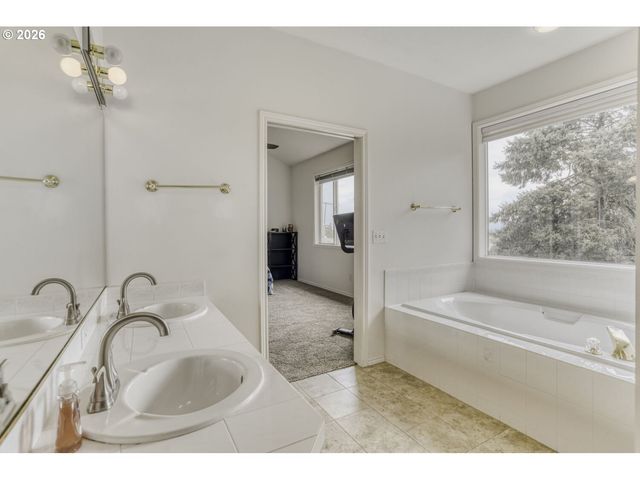 7550 Sw BAYBERRY Dr, Beaverton, OR 97007