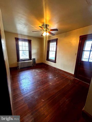 3314 E GALEN HALL RD, Reinholds, PA 17569