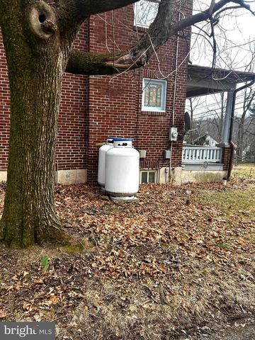 3314 E GALEN HALL RD, Reinholds, PA 17569