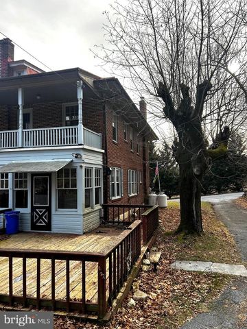 3314 E GALEN HALL RD, Reinholds, PA 17569