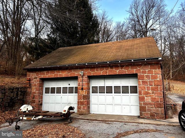 3314 E GALEN HALL RD, Reinholds, PA 17569