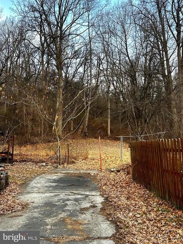 3314 E GALEN HALL RD, Reinholds, PA 17569