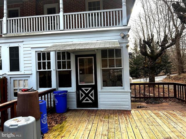 3314 E GALEN HALL RD, Reinholds, PA 17569