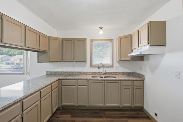 2010 S Glenn, Wichita, KS 67213