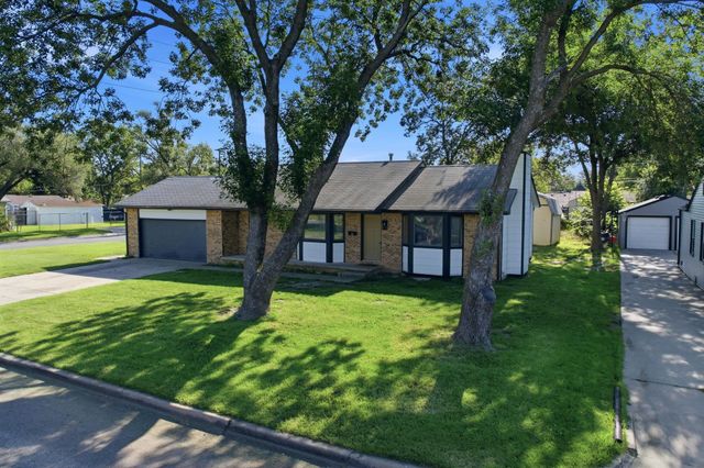 2010 S Glenn, Wichita, KS 67213