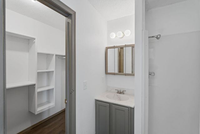 2010 S Glenn, Wichita, KS 67213
