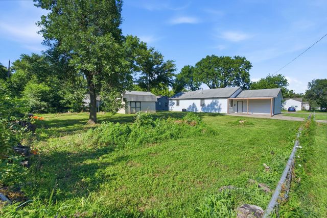 2010 S Glenn, Wichita, KS 67213