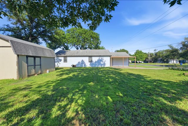 2010 S Glenn, Wichita, KS 67213
