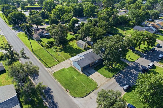2010 S Glenn, Wichita, KS 67213