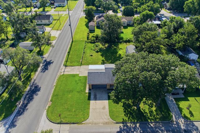 2010 S Glenn, Wichita, KS 67213