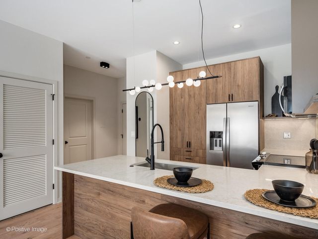 1235 N ASHLAND Avenue 502, Chicago, IL 60622