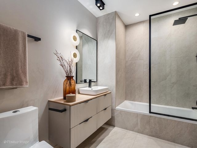 1235 N ASHLAND Avenue 502, Chicago, IL 60622